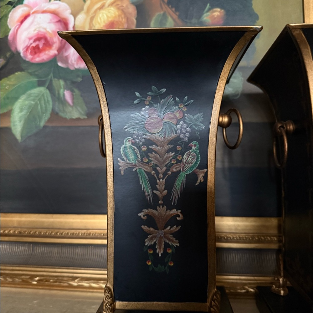 Elegant Black and Gold Vases - Picture 3 of 5